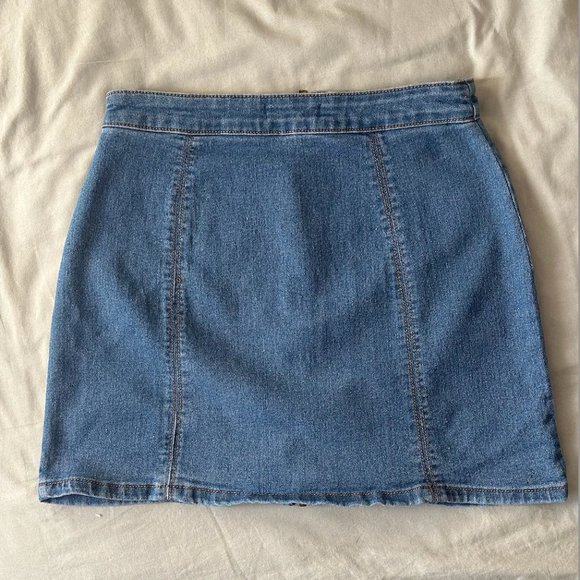 Forever 21 Denim Zipper Mini Skirt (Medium) - Picture 2 of 3